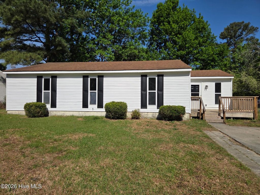 Photo of 6 Lakewood Court, Jacksonville, NC 28546 (MLS # 100569129)