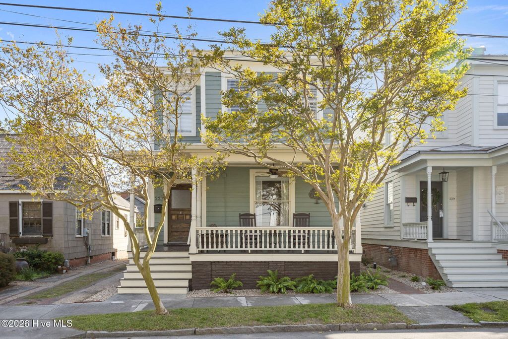 Photo of 227 New Street, New Bern, NC 28560 (MLS # 100566220)