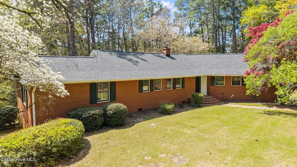 Photo of 225 Arbutus Road, Southern Pines, NC 28387 (MLS # 100564856)