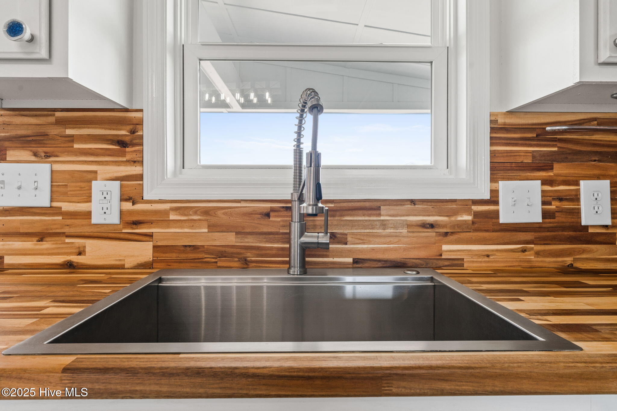 Oak Island, North Carolina 28465, United States, 3 Bedrooms Bedrooms, ,2 BathroomsBathrooms,Residential,Active,255805