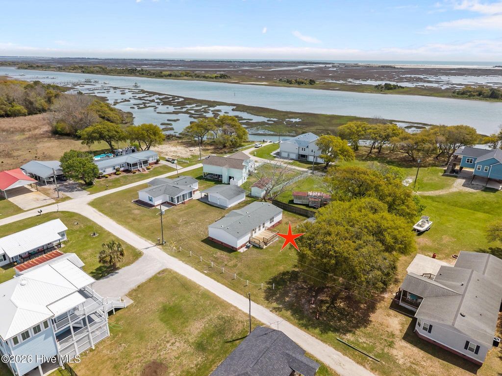 Photo of 105 Crews Lane, Hubert, NC 28539 (MLS # 100566757)