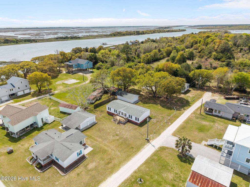 Photo of 105 Crews Lane, Hubert, NC 28539 (MLS # 100566757)