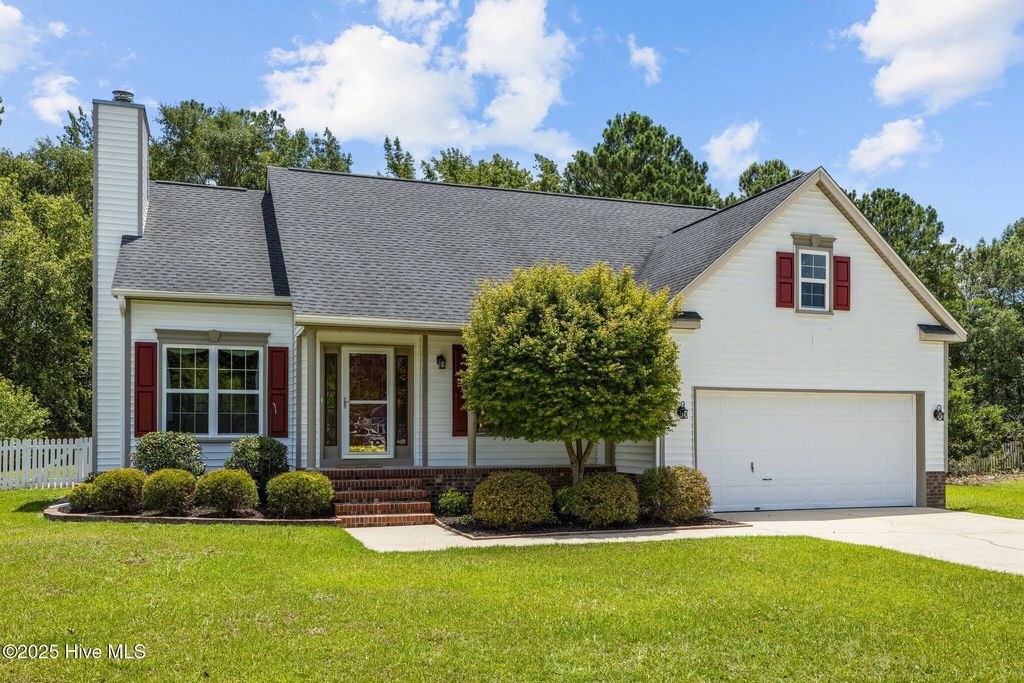 Photo of 242 Bobbys Drive, Newport, NC 28570 (MLS # 100519310)