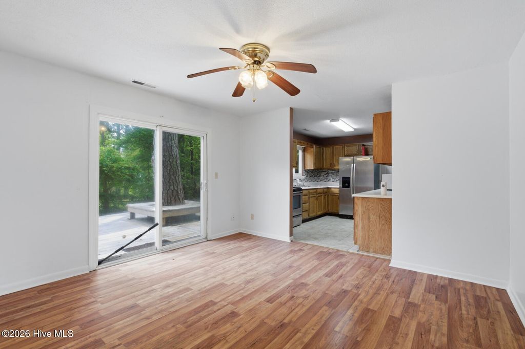 Photo of 107 Royal Court, Jacksonville, NC 28546 (MLS # 100563991)