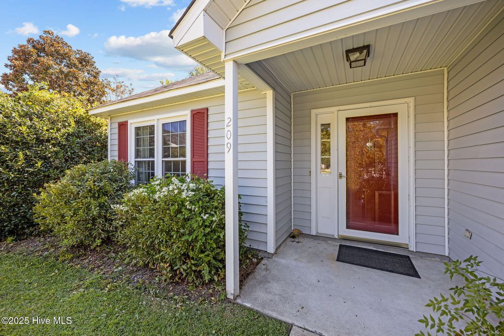 Photo of 209 Esquire Court, New Bern, NC 28562 (MLS # 100529421)