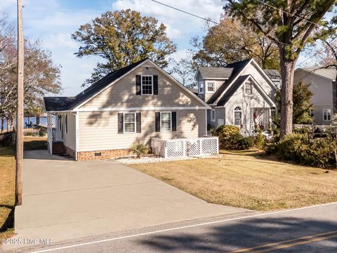 Homes For Sale - 2517 Waccamaw Shores Road<br/> Lake Waccamaw, NC 28450