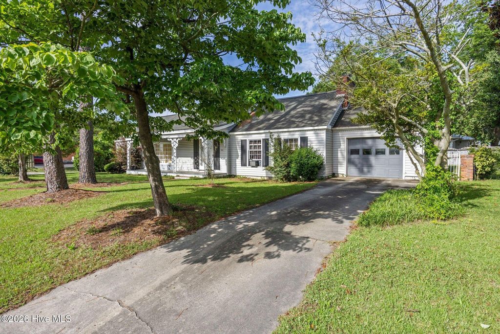 Photo of 901 Smyrna Drive, Whiteville, NC 28472 (MLS # 100580014)