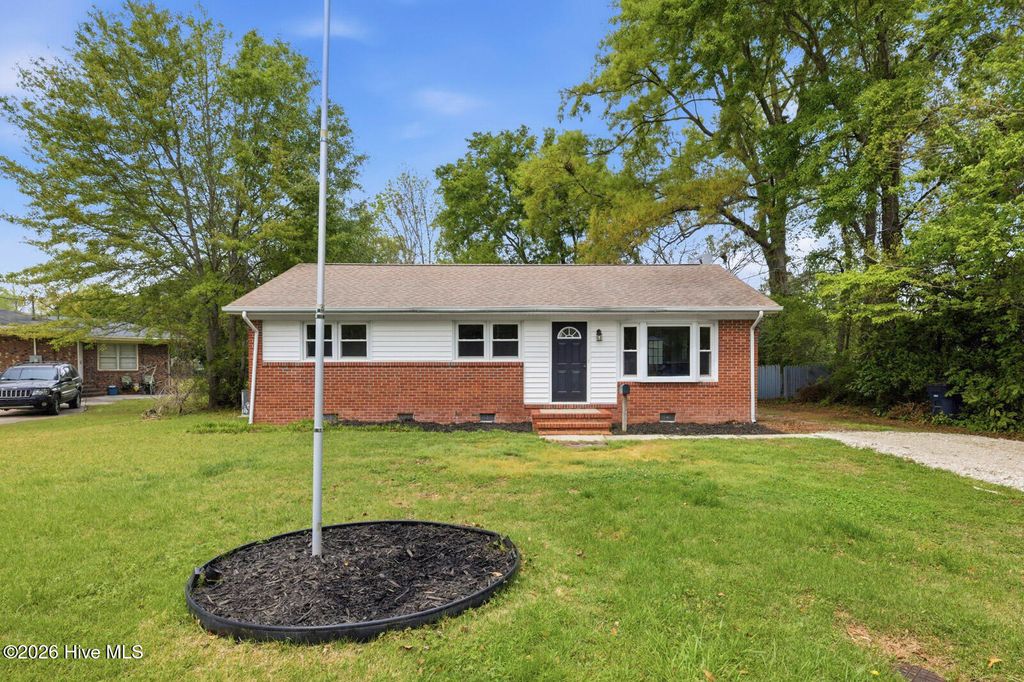 Photo of 103 Puller Drive, Jacksonville, NC 28540 (MLS # 100566491)