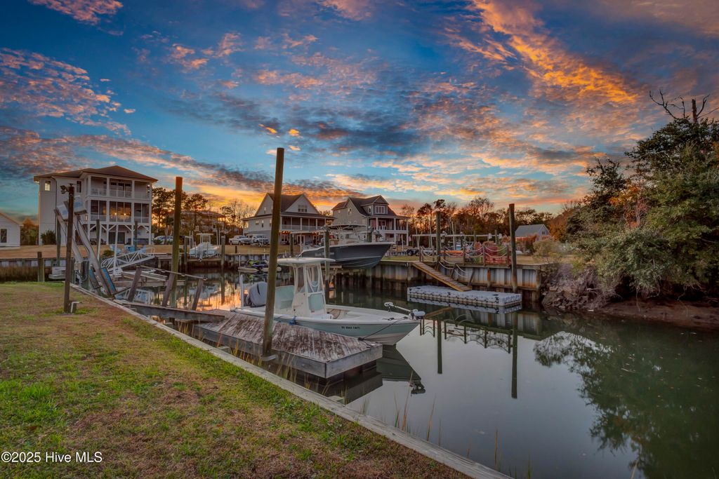 Photo of 1017 Mallard Bay Road, Hampstead, NC 28443 (MLS # 100543040)