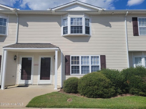 Townhouse For Rent - 2112 Flagstone Court #C2<br/> Pitt County, Greenville, NC 27834