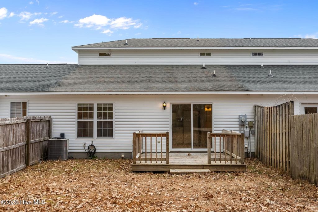 Photo of 402 Winners Circle N, Jacksonville, NC 28546 (MLS # 100549500)