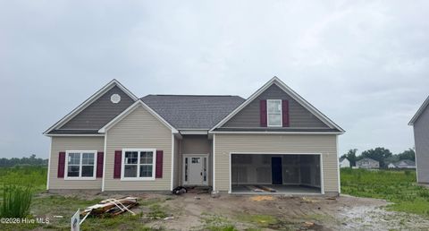Homes For Sale - 508 E Black Water Lane<br/> Maysville, NC 28555