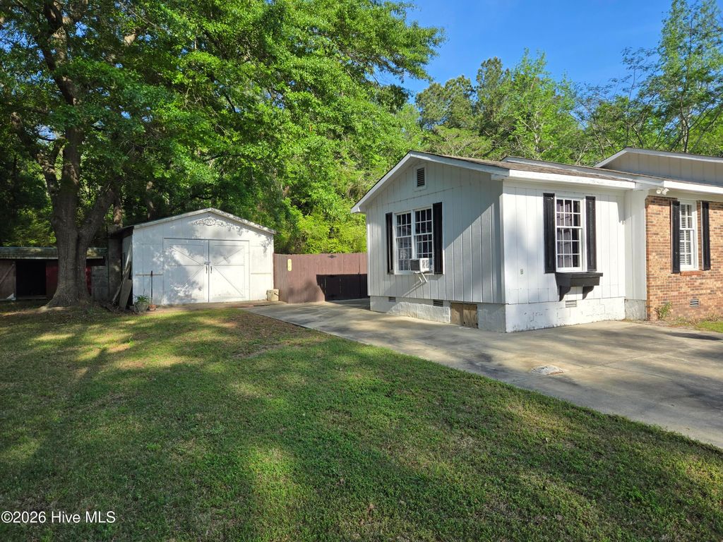 Photo of 129 Westside Lane, Richlands, NC 28574 (MLS # 100568419)