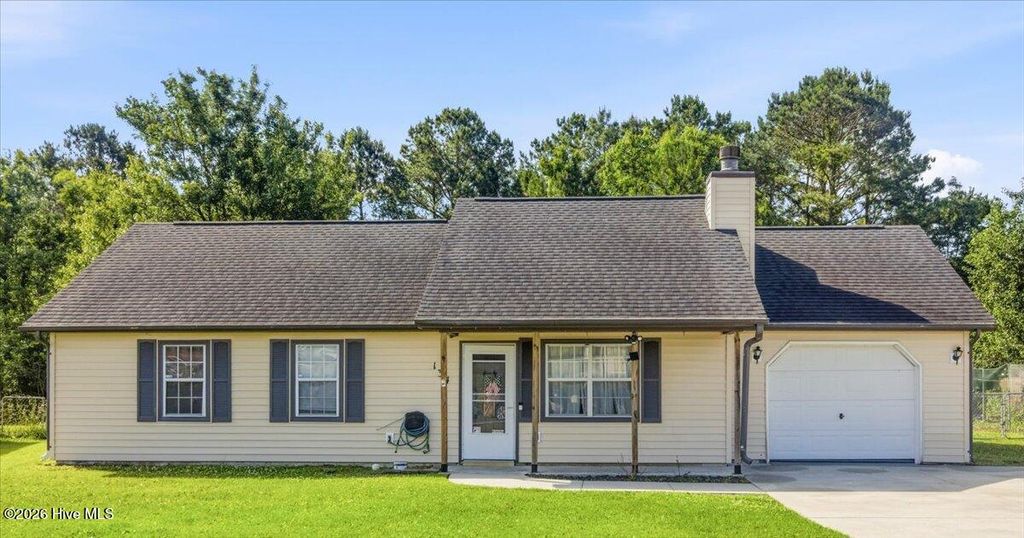 Photo of 134 Parnell Road, Hubert, NC 28539 (MLS # 100575383)