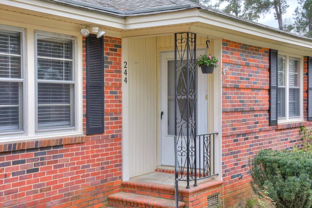 Photo of 244 E Vineland Road, Augusta, GA 30904 (MLS # 553794)