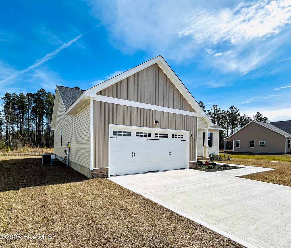 Photo of 826 Hidden Bridge Road, Jacksonville, NC 28546 (MLS # 100562477)