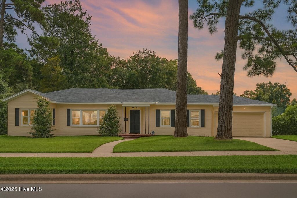 Photo of 827 Colonial Drive, Wilmington, NC 28403 (MLS # 100526927)