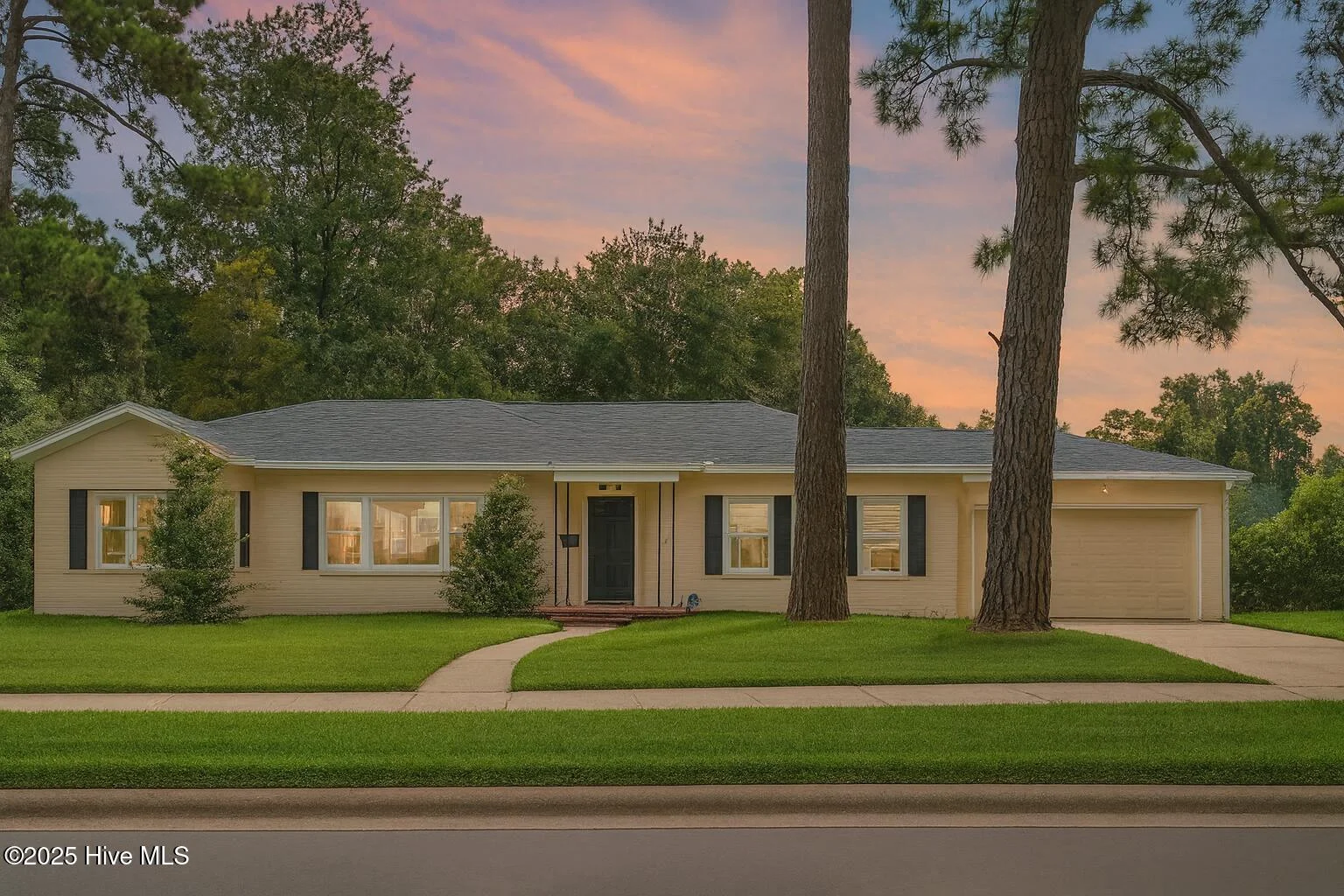 827 Colonial Drive