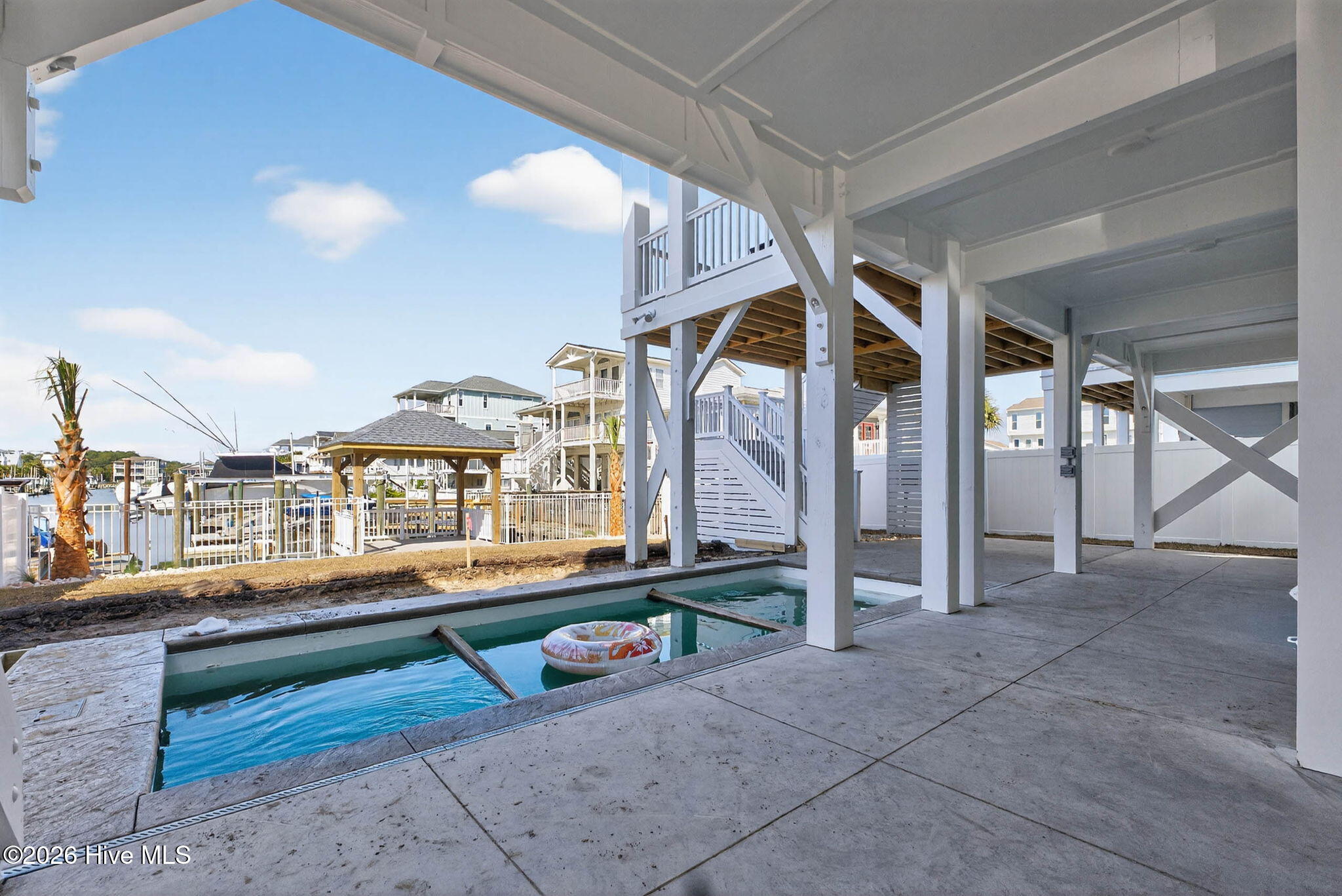 458 Ocean Boulevard W