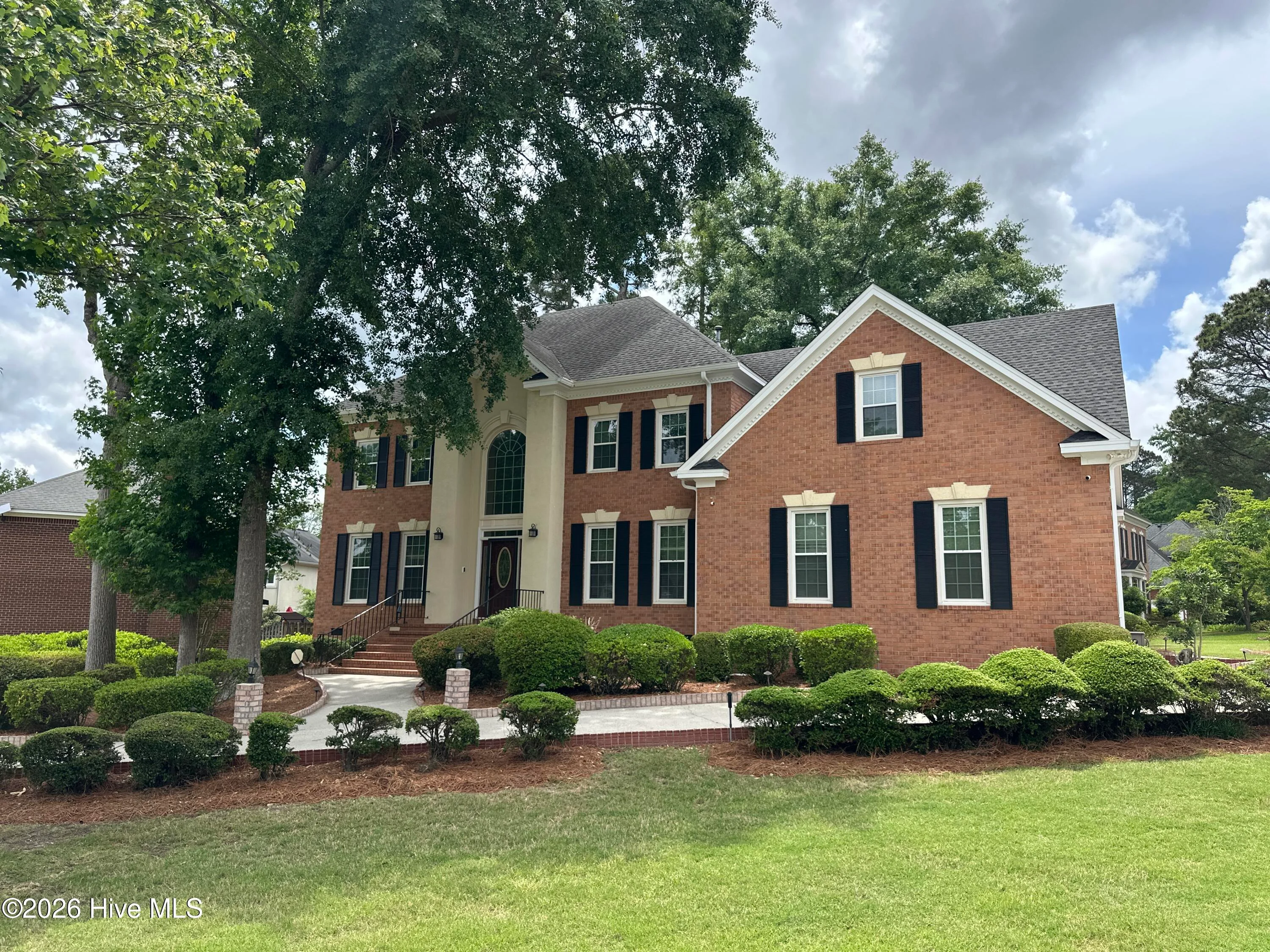 186 Kestwick Drive W
