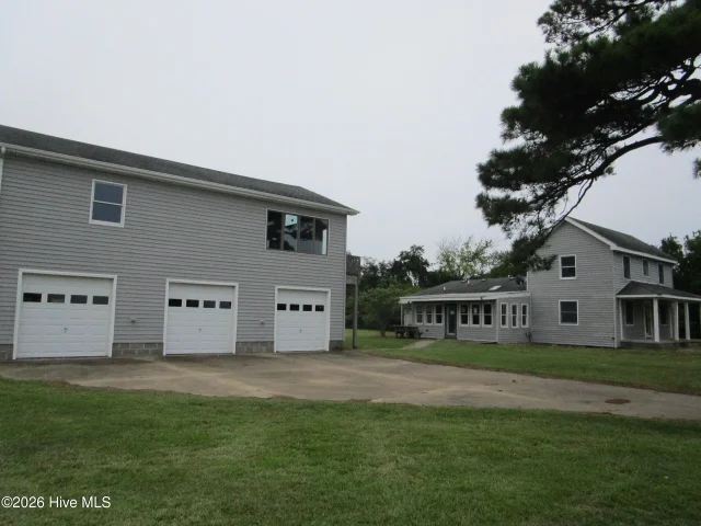 330 Narrow Shore Road, photo 5 of 63