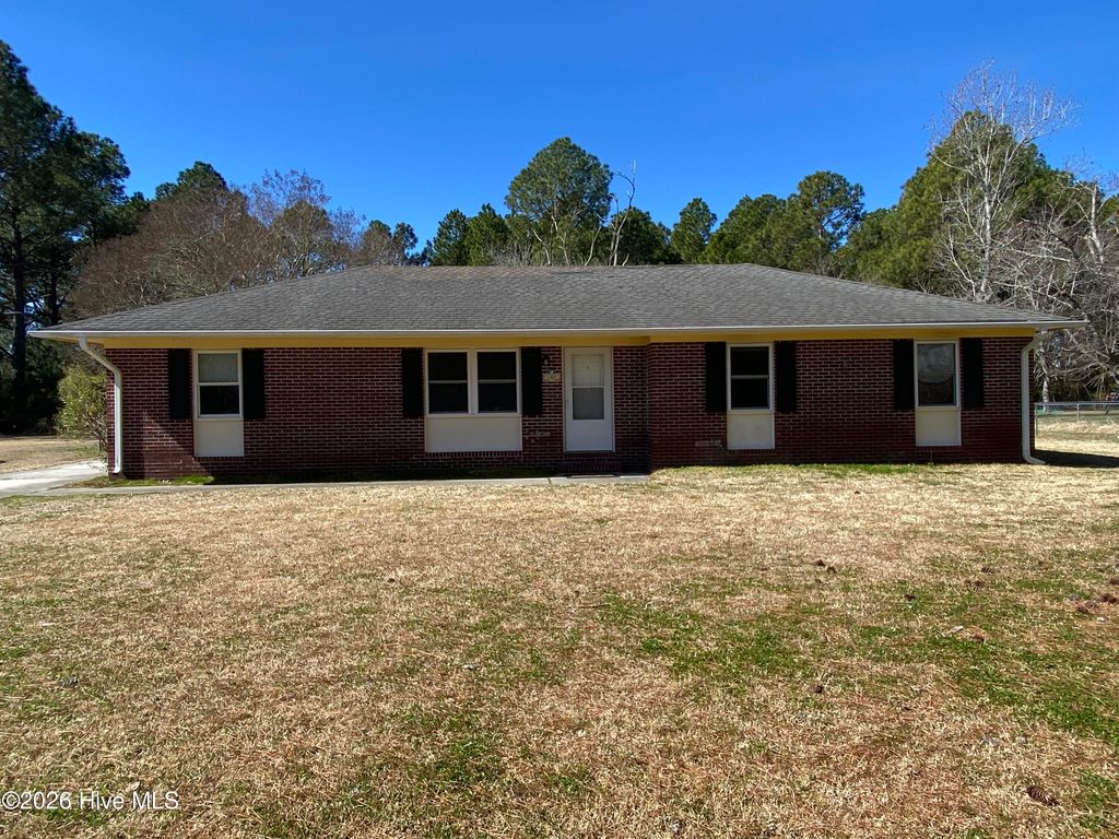 Photo of 102 Colonial Street, Beaufort, NC 28516 (MLS # 100557820)