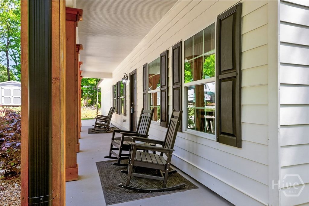 Photo of 584 Tuxedo Dr, Commerce, GA 30530 (MLS # CL354318)