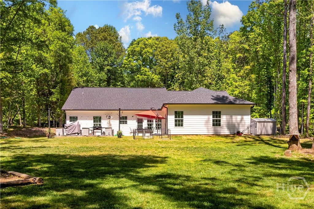 Photo of 584 Tuxedo Dr, Commerce, GA 30530 (MLS # CL354318)