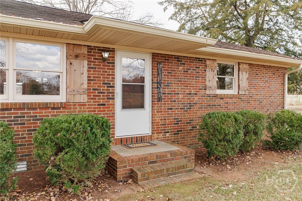 Photo of 1719 98 Highway, Danielsville, GA 30633 (MLS # CL346639)