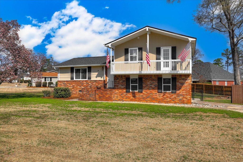 Photo of 210 Oakridge Drive, Martinez, GA 30907 (MLS # 553025)