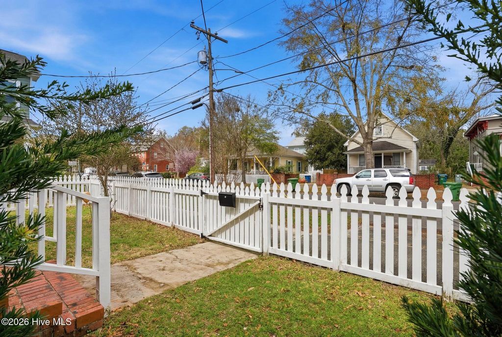 Photo of 708 Chestnut Street, Wilmington, NC 28401 (MLS # 100559887)