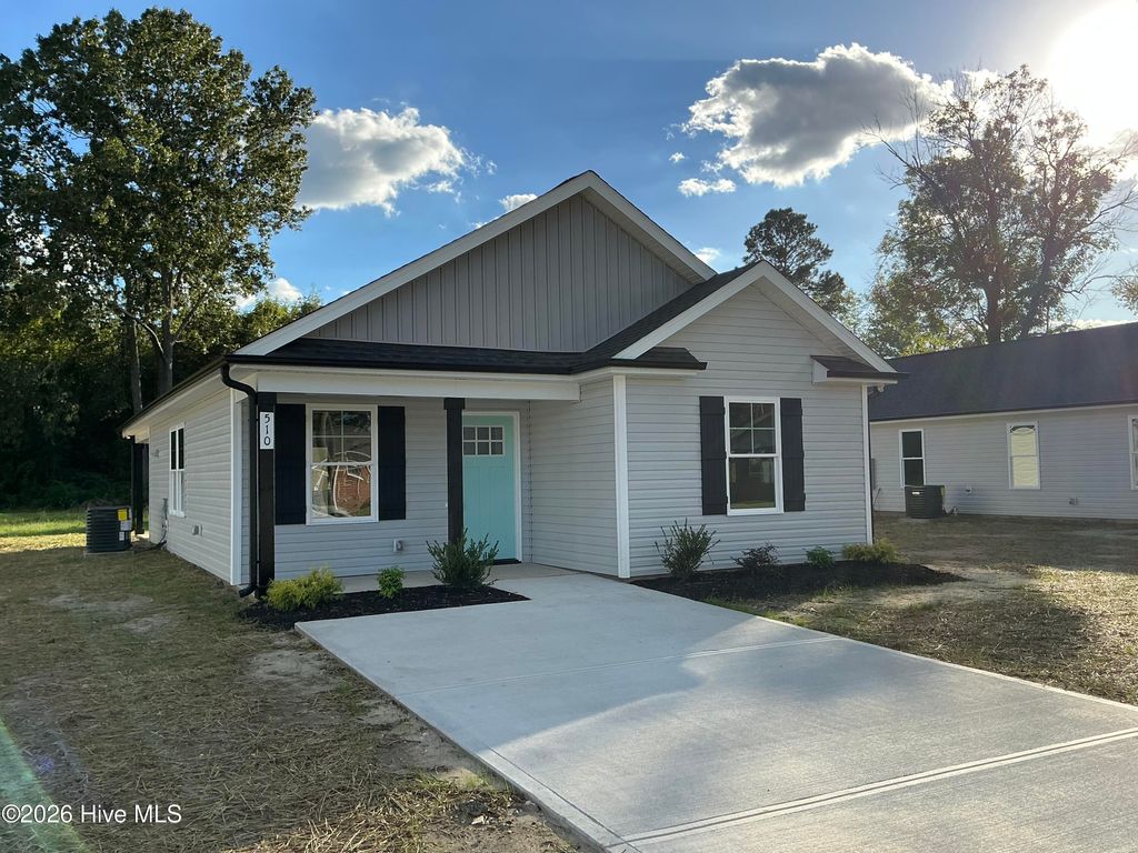 Photo of 510 Crump Street, Smithfield, NC 27577 (MLS # 100554546)