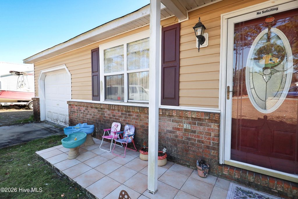 Photo of 104 Crown Point Road, Hubert, NC 28539 (MLS # 100552596)