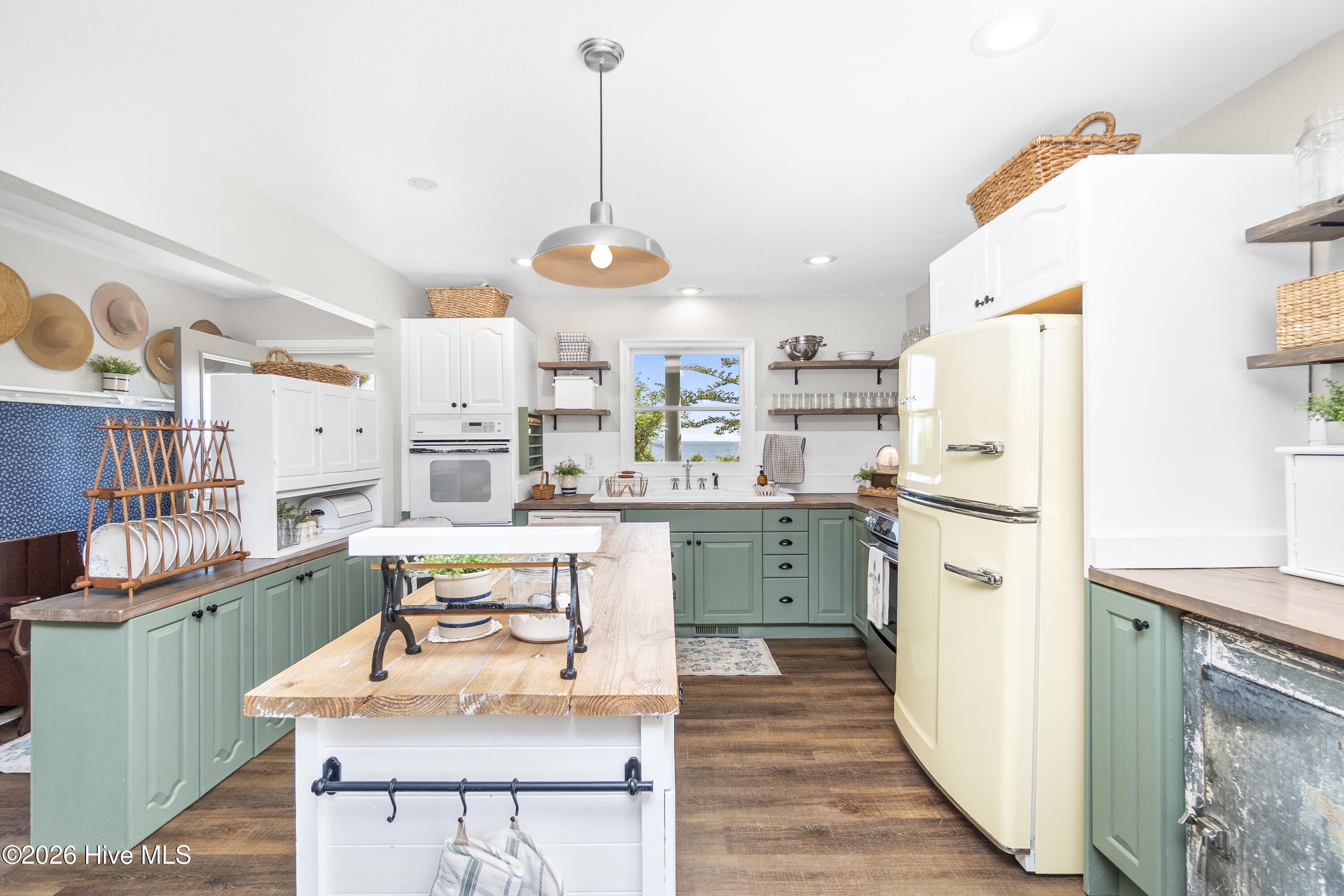126 Narrow Shore Road