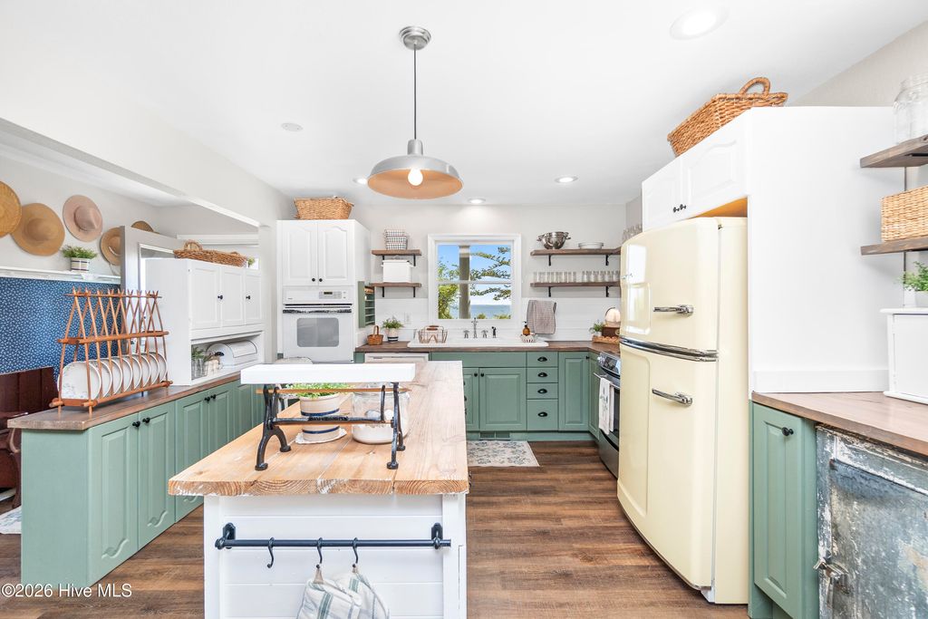 Photo of 126 Narrow Shore Road, Aydlett, NC 27916 (MLS # 100567082)