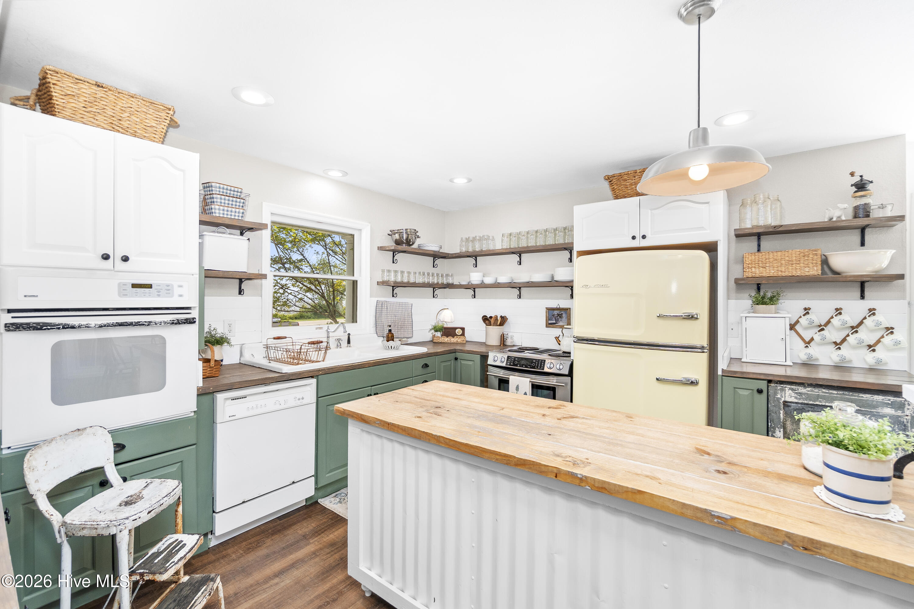 126 Narrow Shore Road
