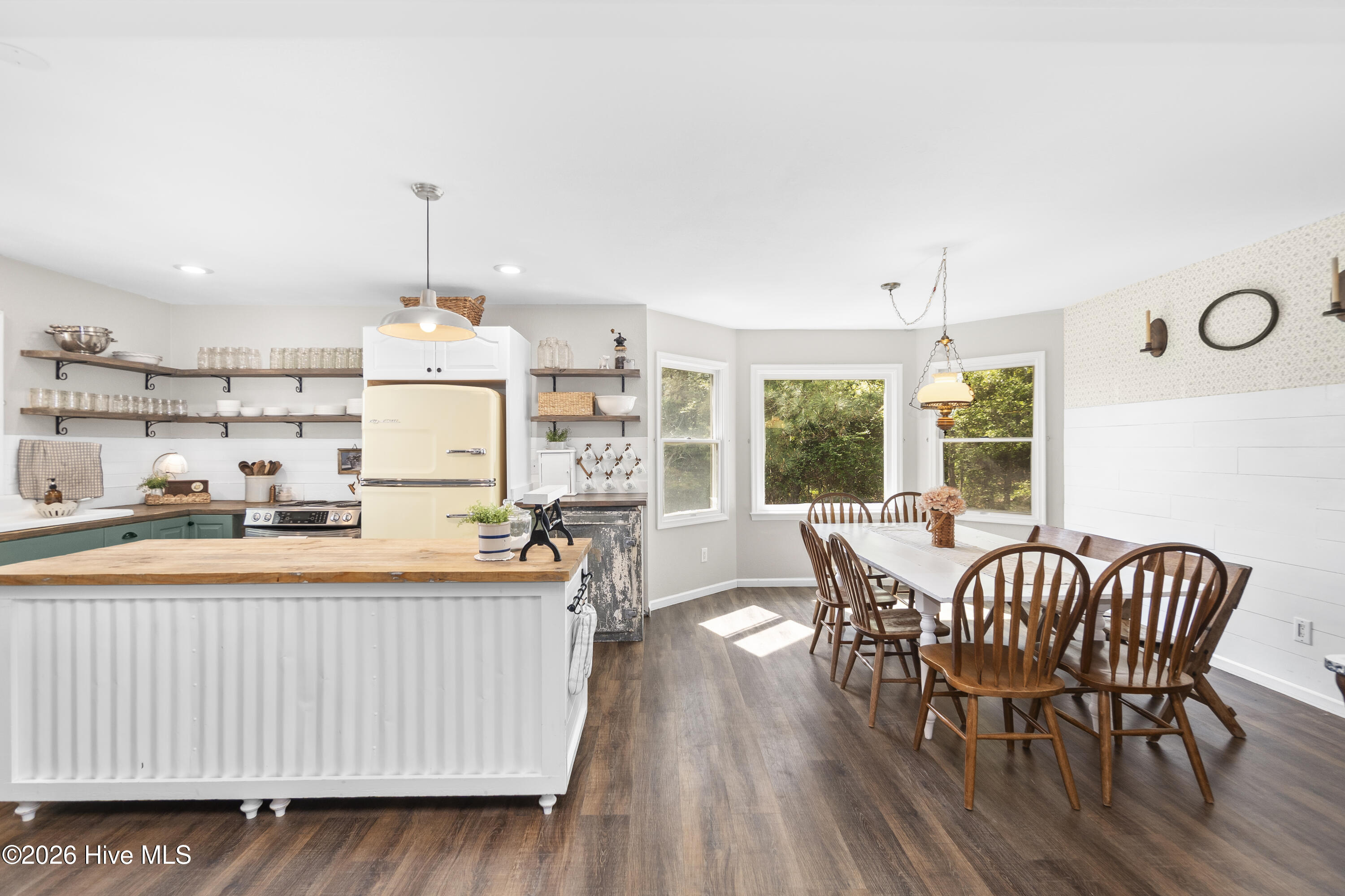 126 Narrow Shore Road