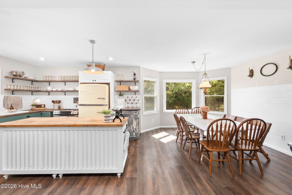 Photo of 126 Narrow Shore Road, Aydlett, NC 27916 (MLS # 100567082)