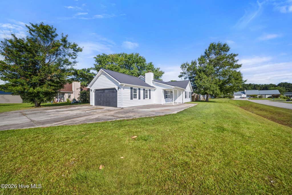Photo of 700 Covington Court, Hubert, NC 28539 (MLS # 100596001)