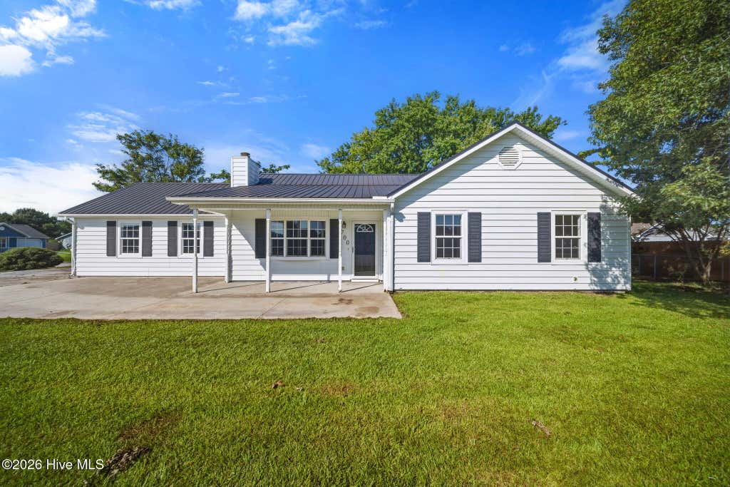 Photo of 700 Covington Court, Hubert, NC 28539 (MLS # 100596001)