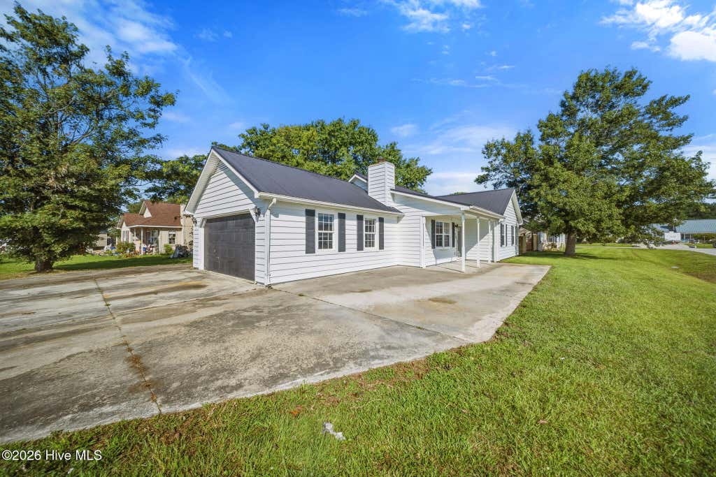 Photo of 700 Covington Court, Hubert, NC 28539 (MLS # 100596001)