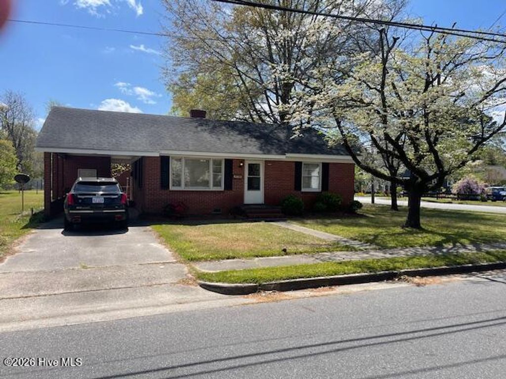 Photo of 406 W Daniels Street, Kinston, NC 28501 (MLS # 100564421)