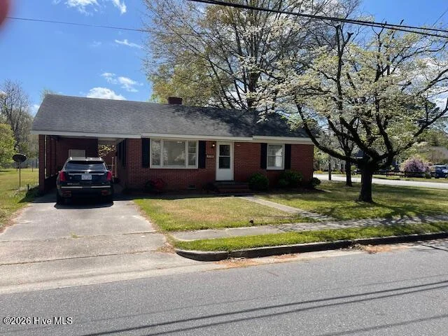 406 W Daniels Street