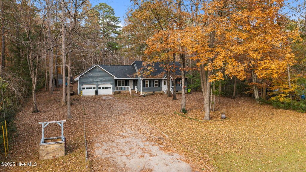 Photo of 105 Ridgewood Trail, New Bern, NC 28560 (MLS # 100538938)