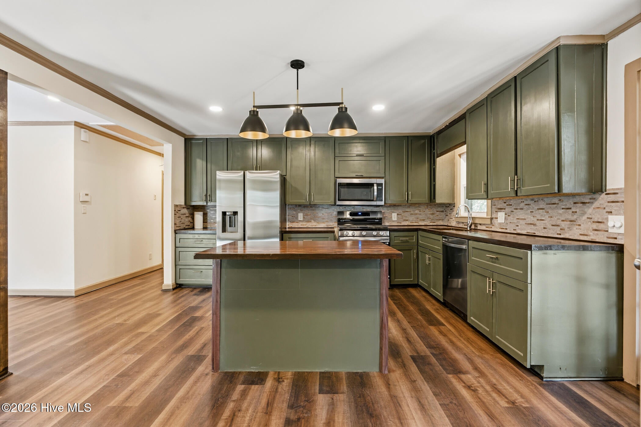 802 Roberdel Road