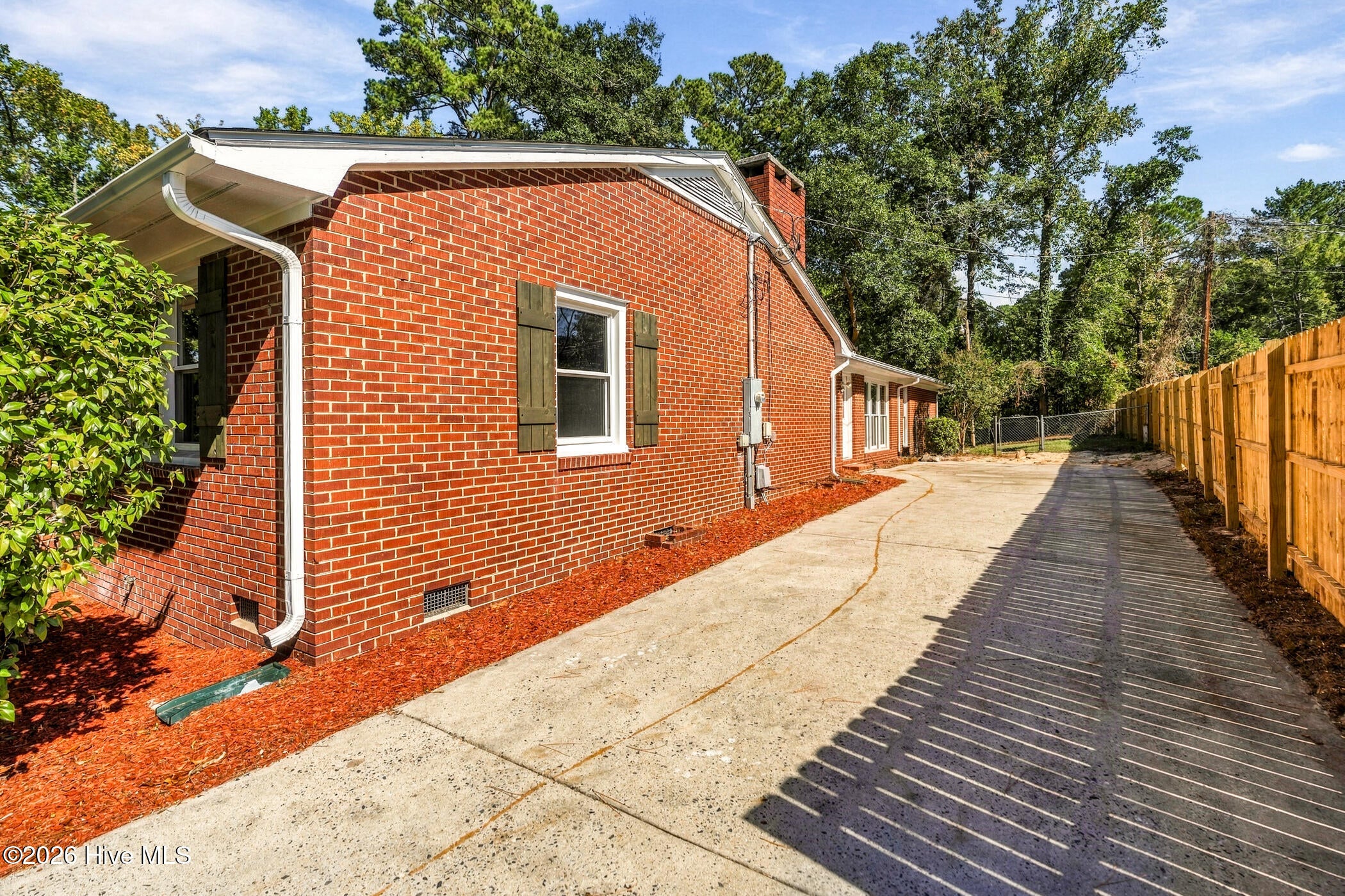 802 Roberdel Road