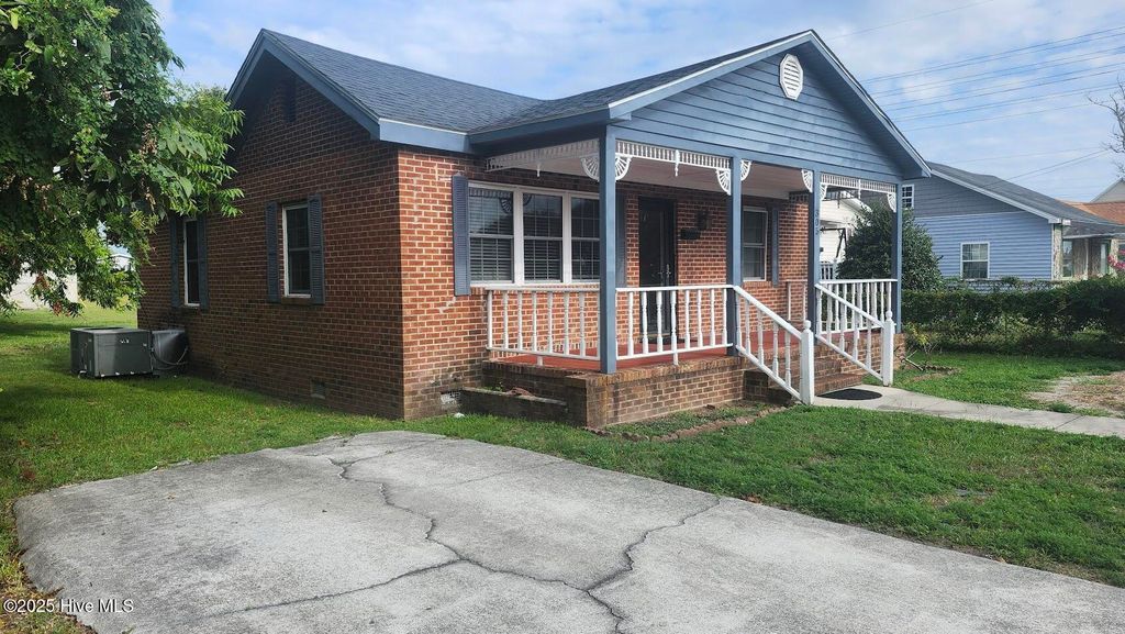 Photo of 305 N 12th Street, Morehead City, NC 28557 (MLS # 100519637)