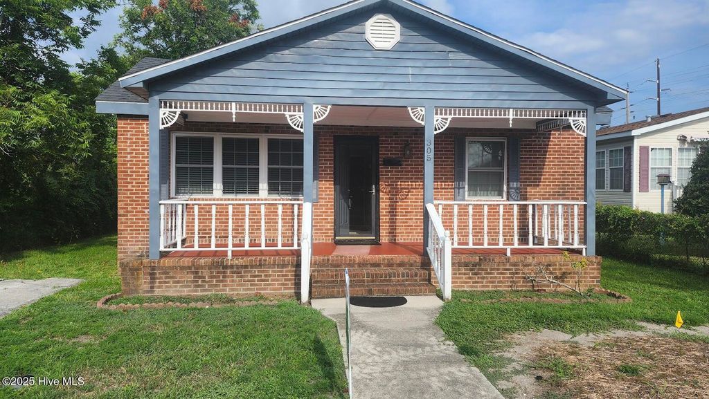 Photo of 305 N 12th Street, Morehead City, NC 28557 (MLS # 100519637)
