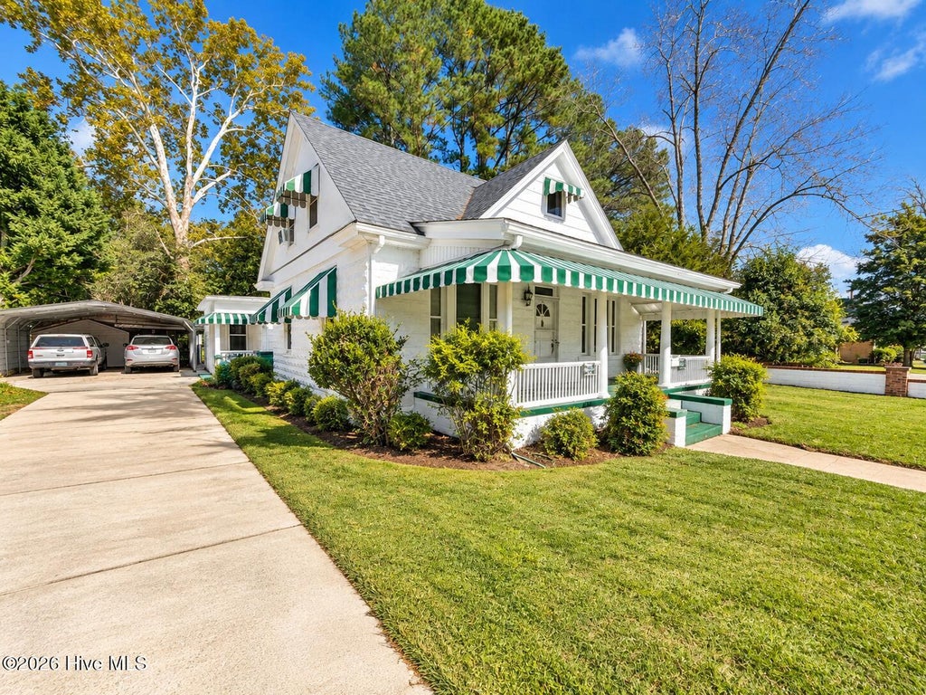 Photo of 105 E High Street, Murfreesboro, NC 27855 (MLS # 100612932)