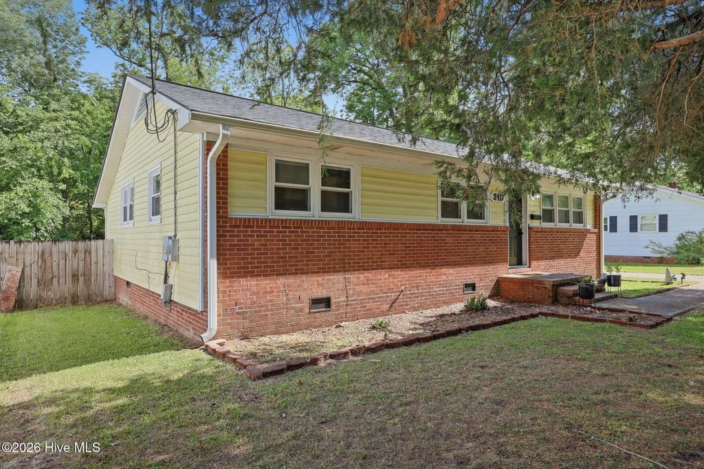 Photo of 310 White Oak Street, Jacksonville, NC 28540 (MLS # 100570978)